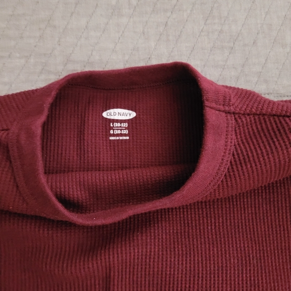 2 long sleeve shirts - Picture 2 of 4